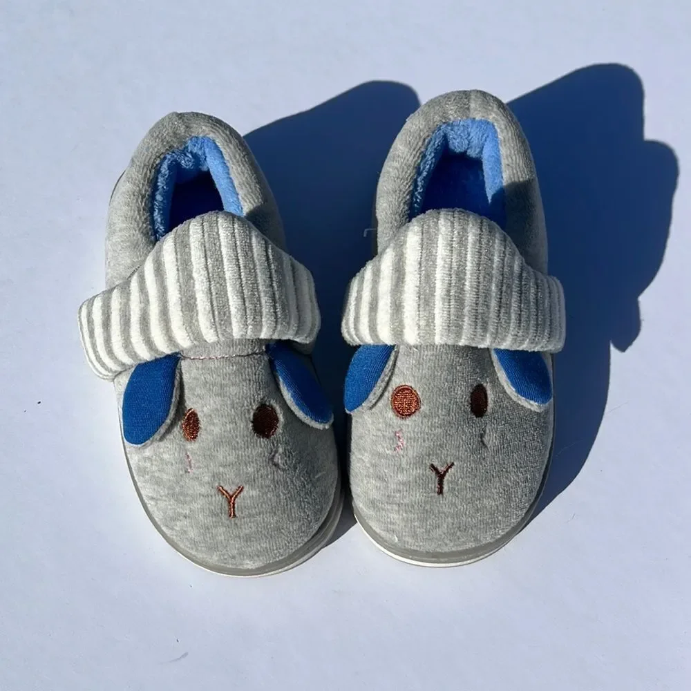NWOT Boys Toddler Animal Slippers Striped, 18/19